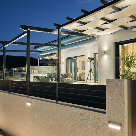 Blue View Villa - Coastal Elegance With Swim Spa, By Zantewize Alykanas  Luaran gambar