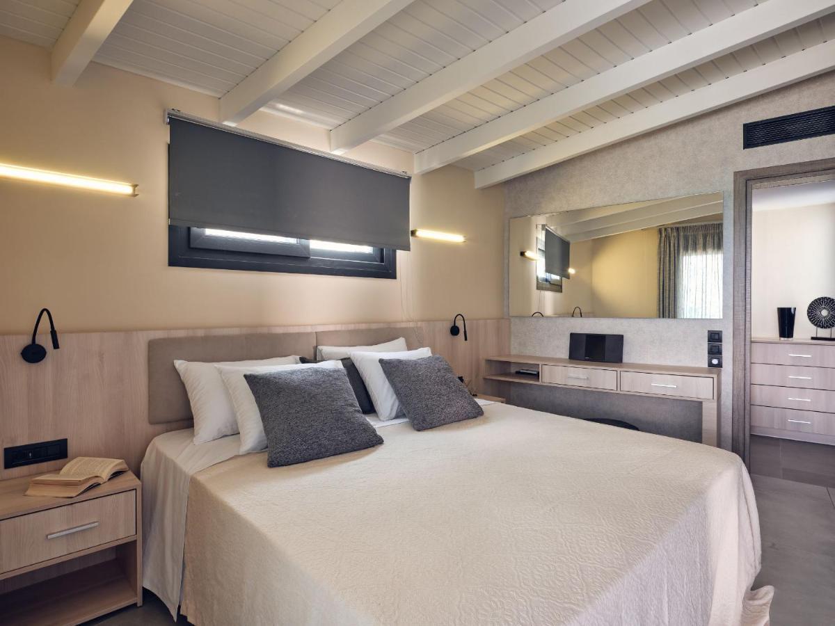 Blue View Villa - Coastal Elegance With Swim Spa, By Zantewize Alykanas  Luaran gambar